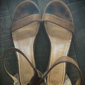 Very worn brown chunky heel